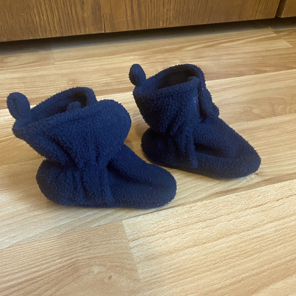 Unisex fleece booties
